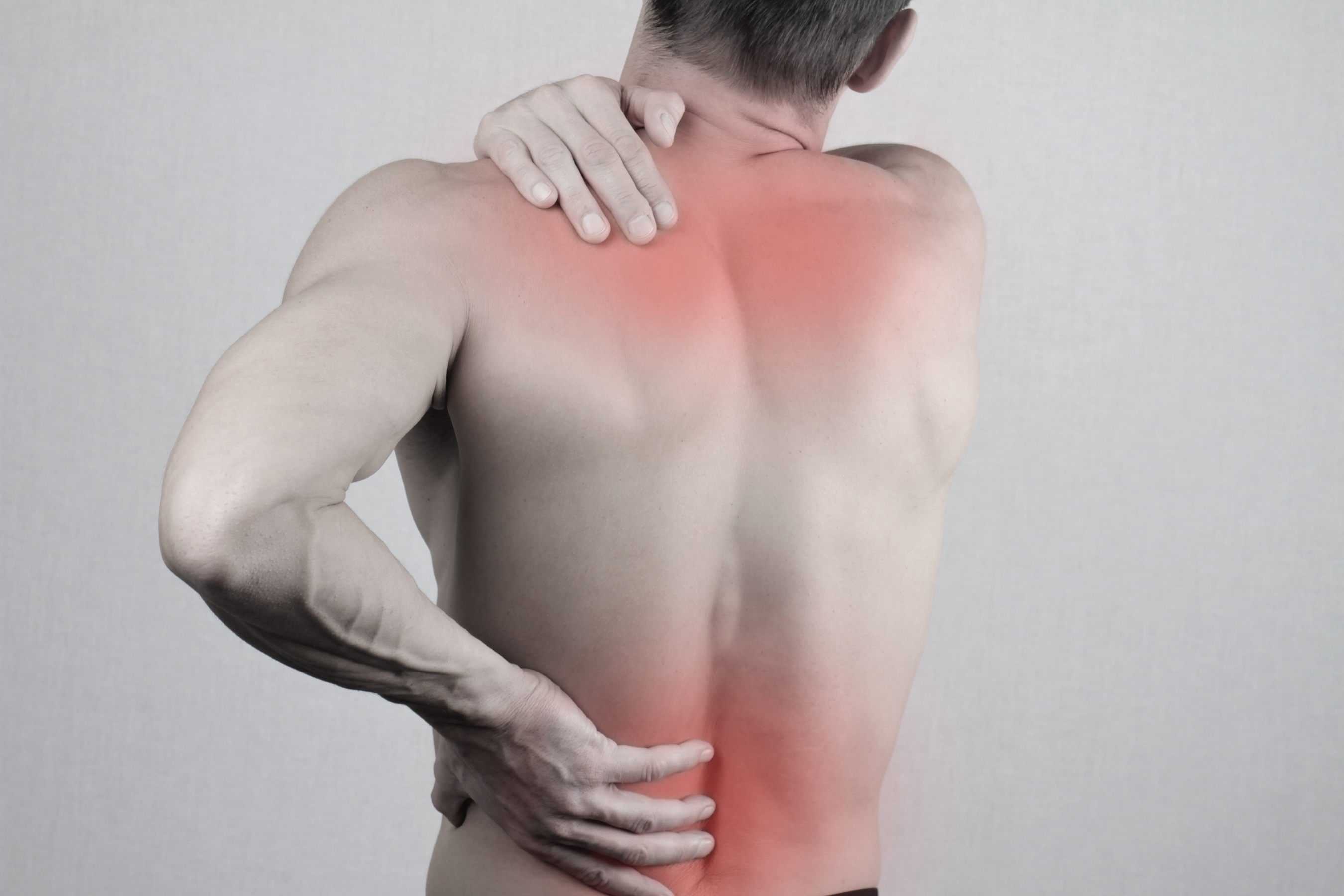 Ломит мышцы тела. Растяжение мышц спины. Болит спина. Спина человека.